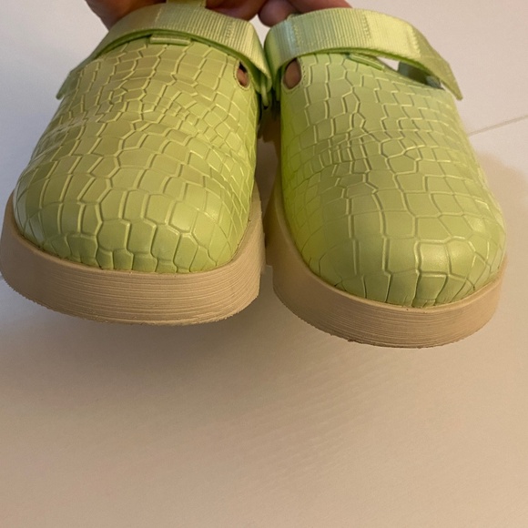 Sorel Viibe Slide On Clogs Luminous Lime Size 9.5 - Picture 9 of 13